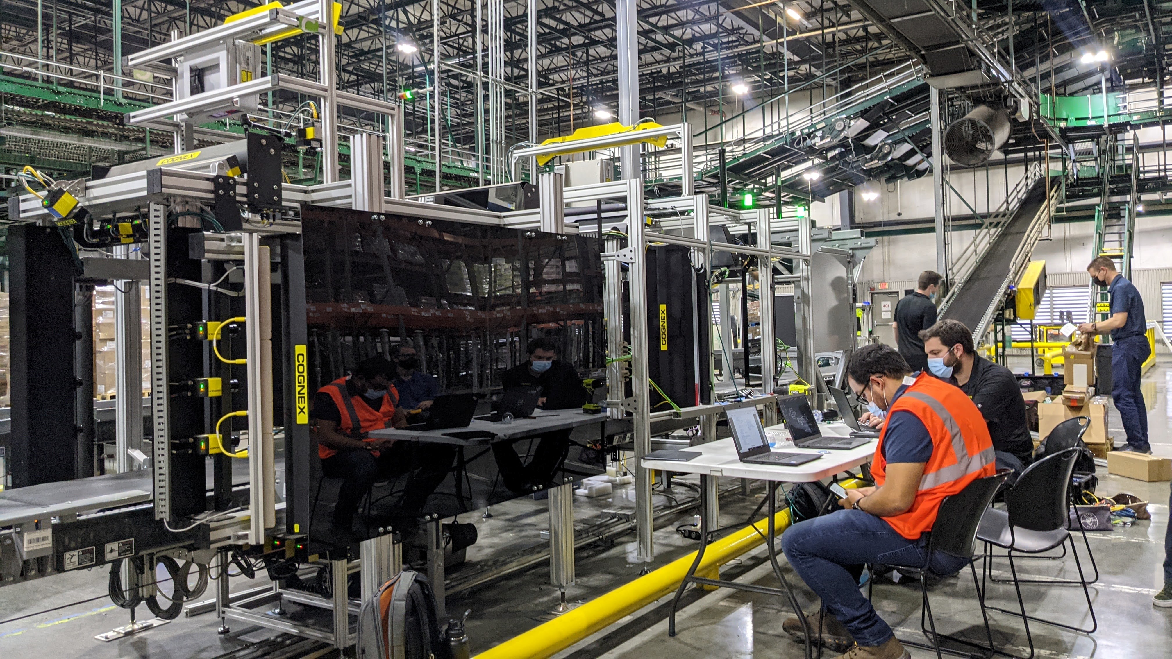 Warehouse Scan Tunnels Workers Logistics